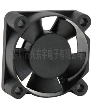 用電飯煲散熱風扇，降溫降音並存